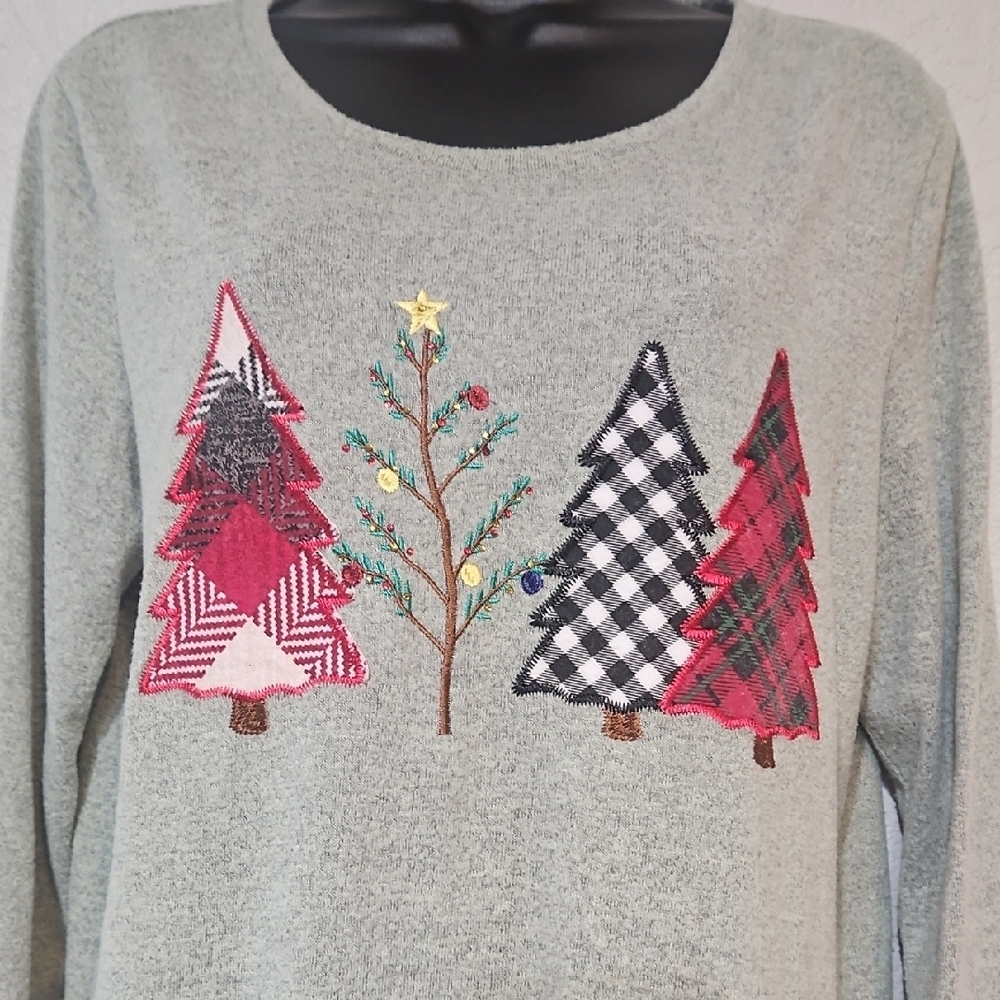 Clover+Pine | Women's Green Festive Embellished Trees 3/4 Long Sleeve Top  XL - Picture 2 of 9
